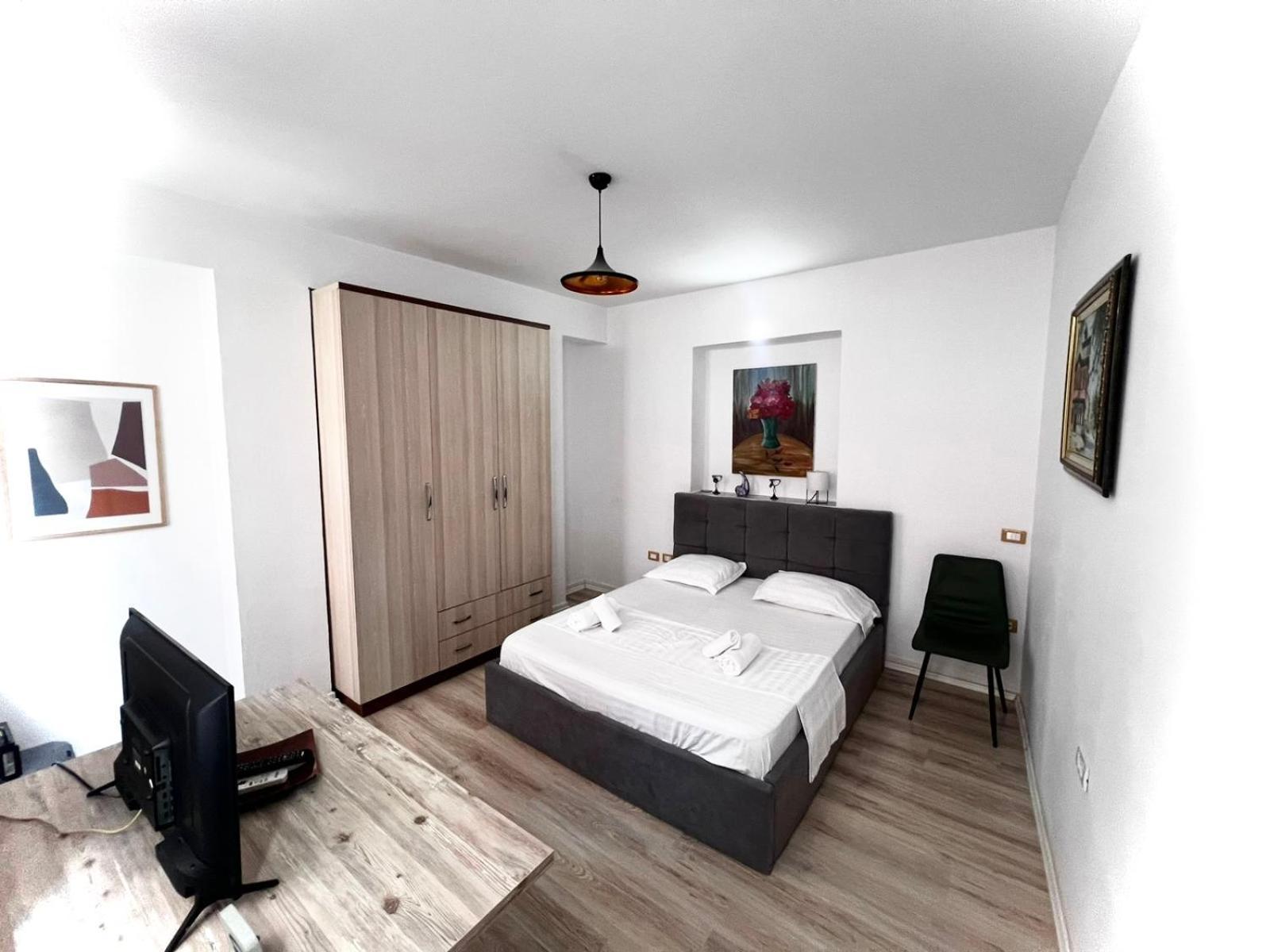 Budget Retreat Tirana & Studios Екстериор снимка